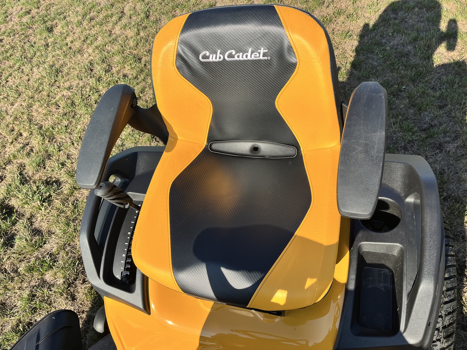 2025 Cub Cadet XT2 GX54D Image 10