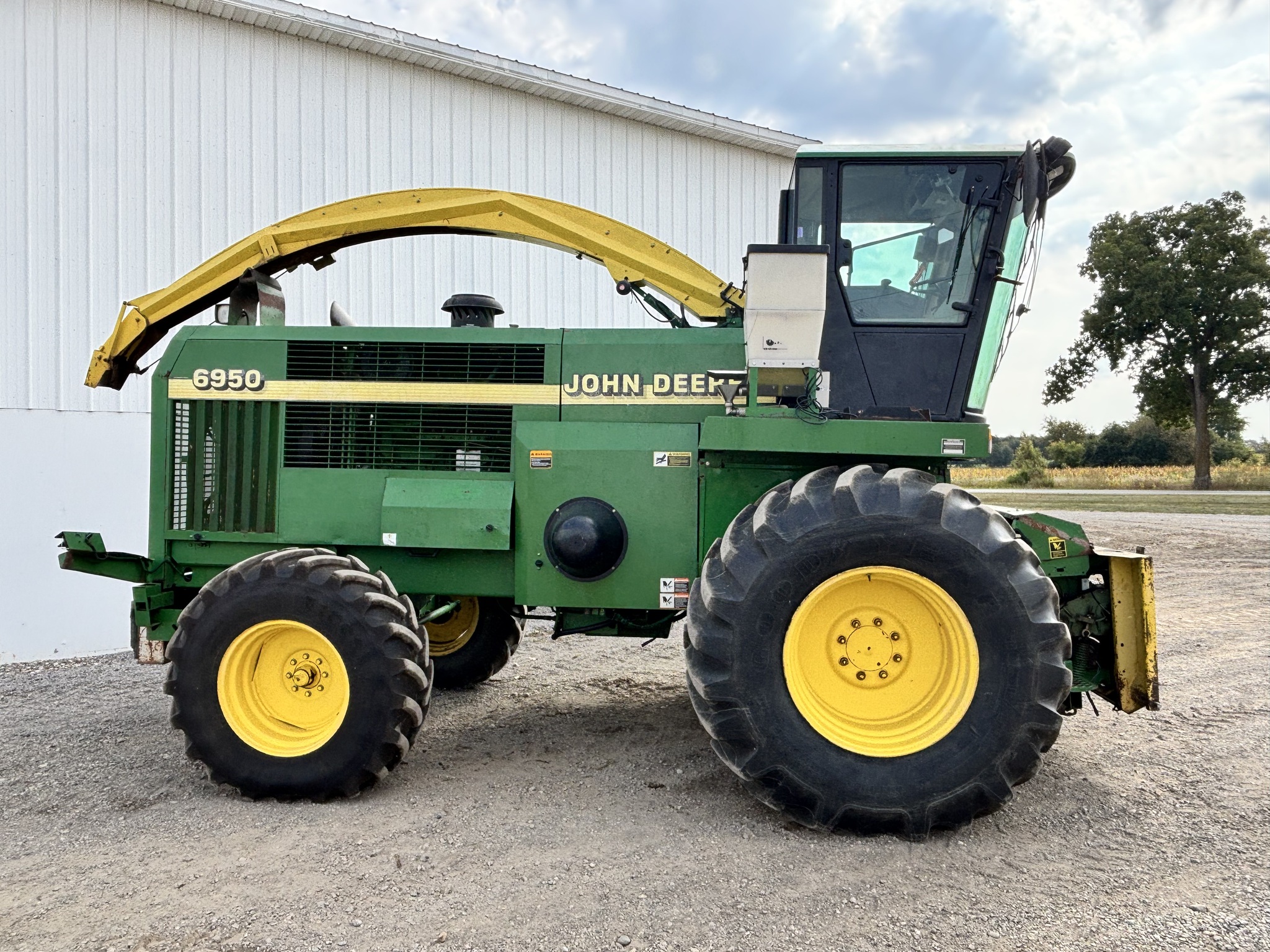 2000 John Deere 6950 Image 6