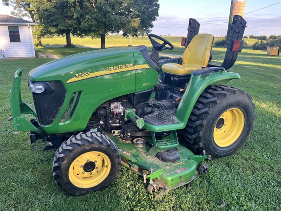 Photo of 2011 John Deere 3520