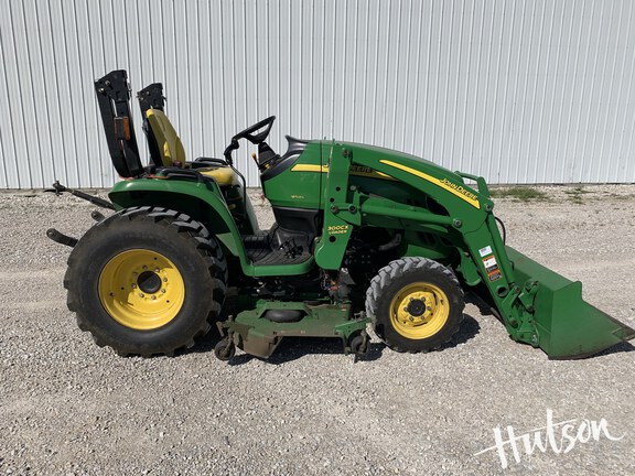 Photo of 2011 John Deere 3520
