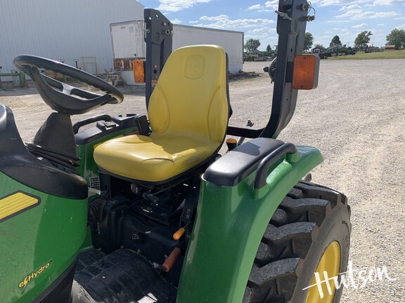 Photo of 2011 John Deere 3520
