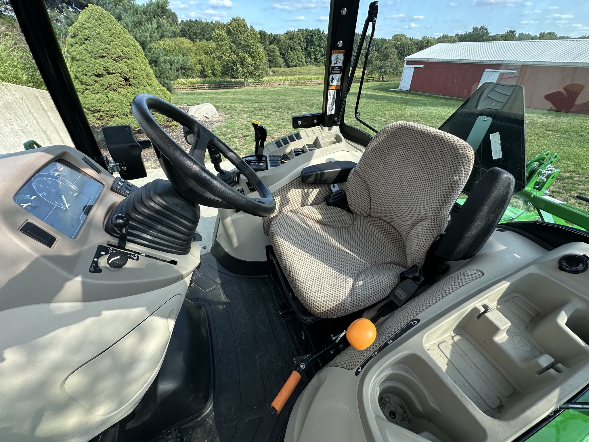2022 John Deere 3039R Image 3