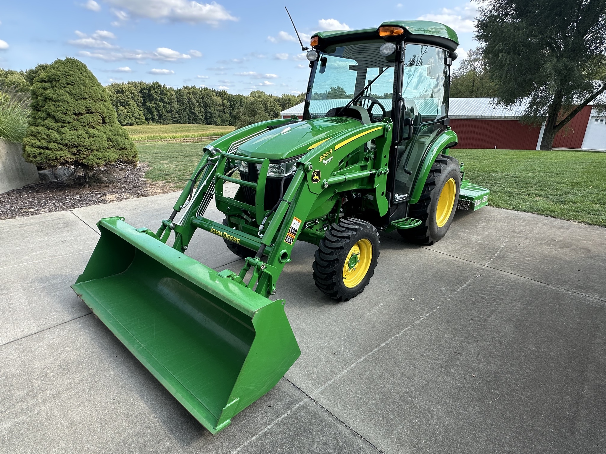2022 John Deere 3039R Image 2