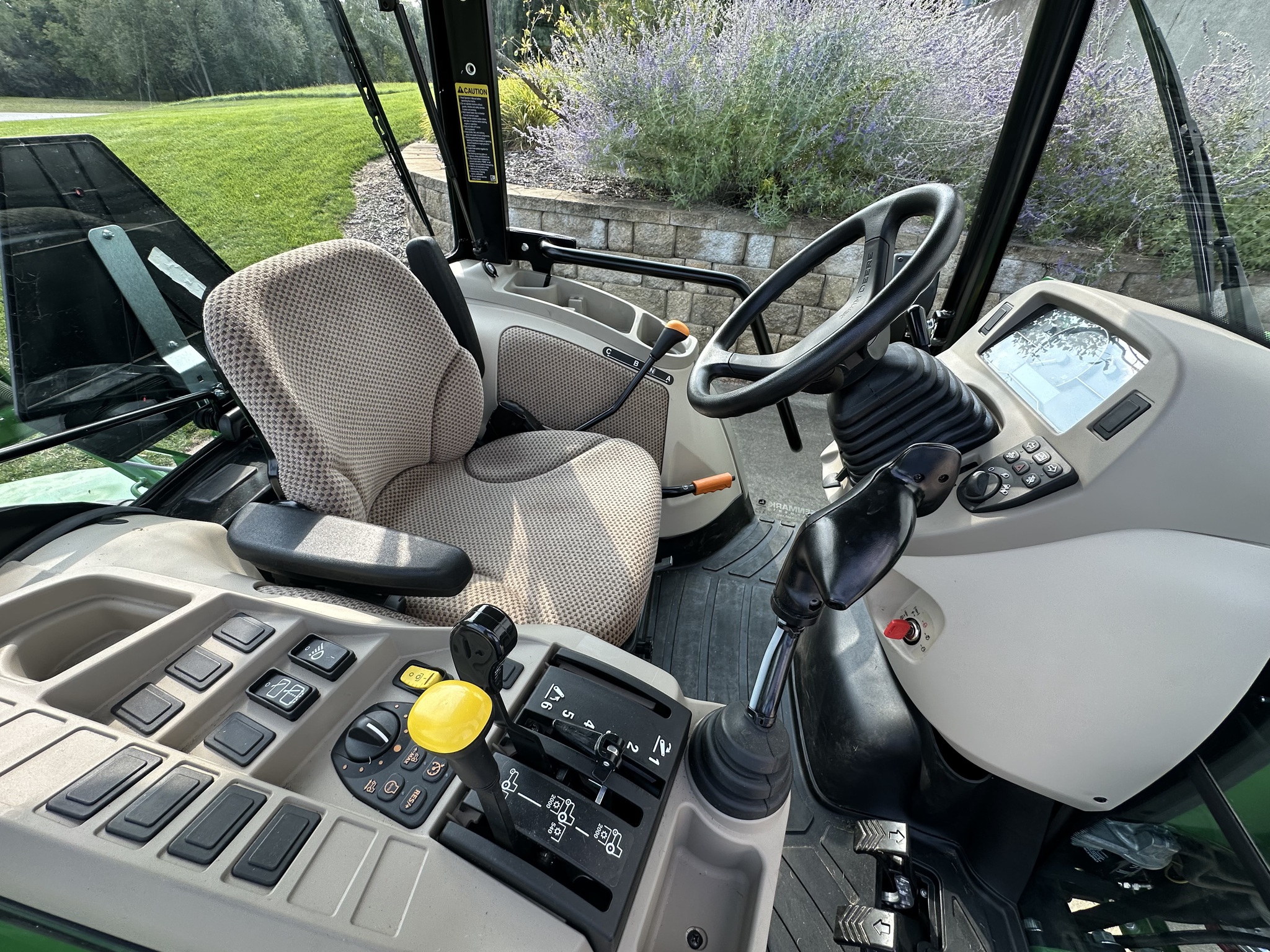 2022 John Deere 3039R Image 5