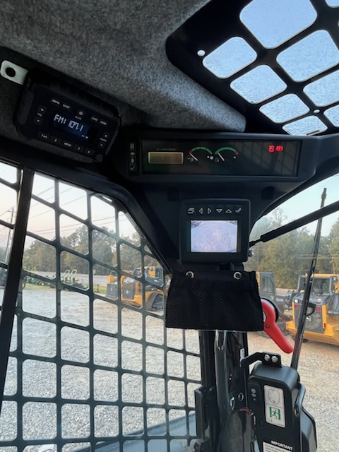 John Deere 325G Image 7