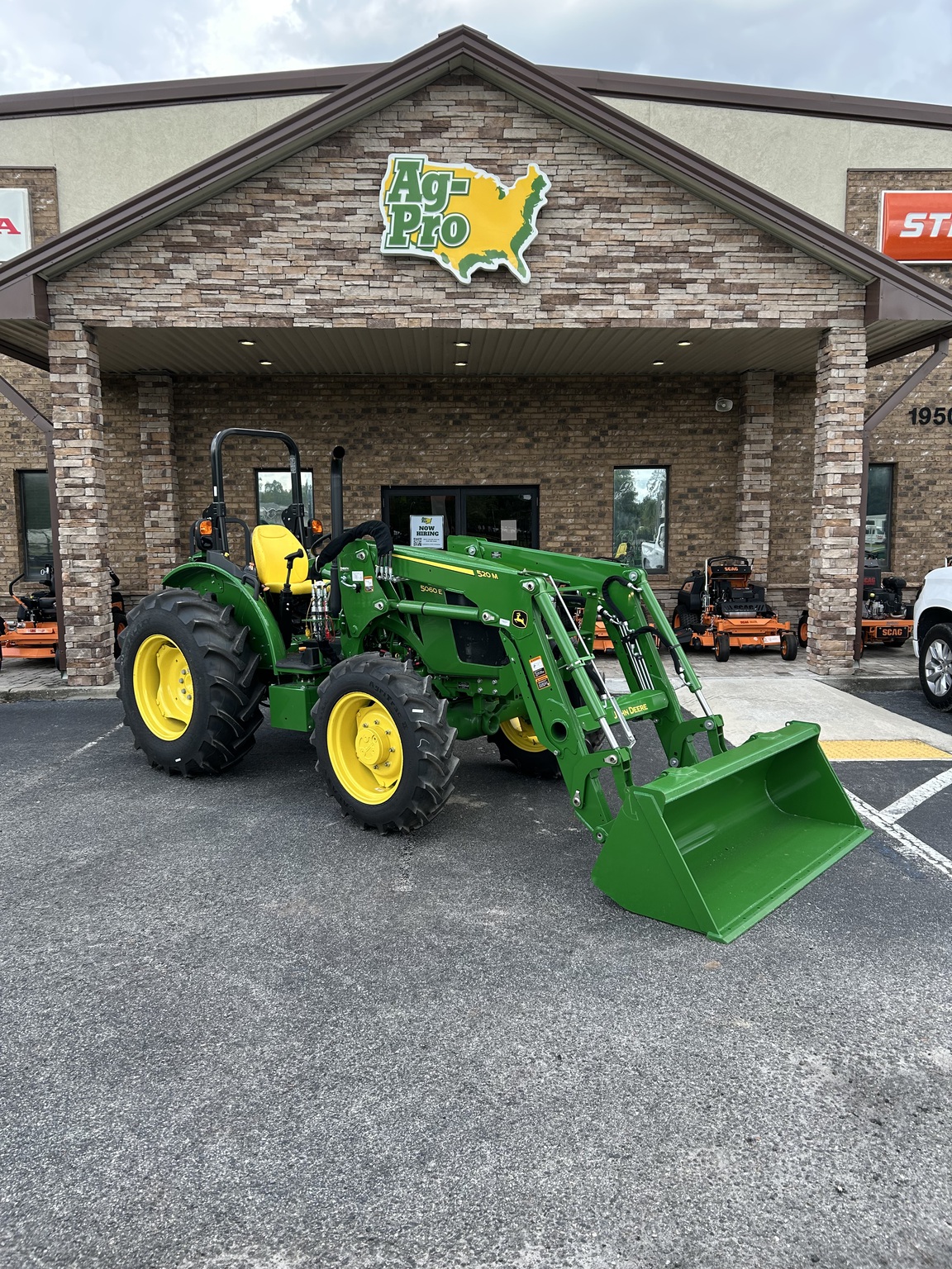 2025 John Deere 5060E Image 3