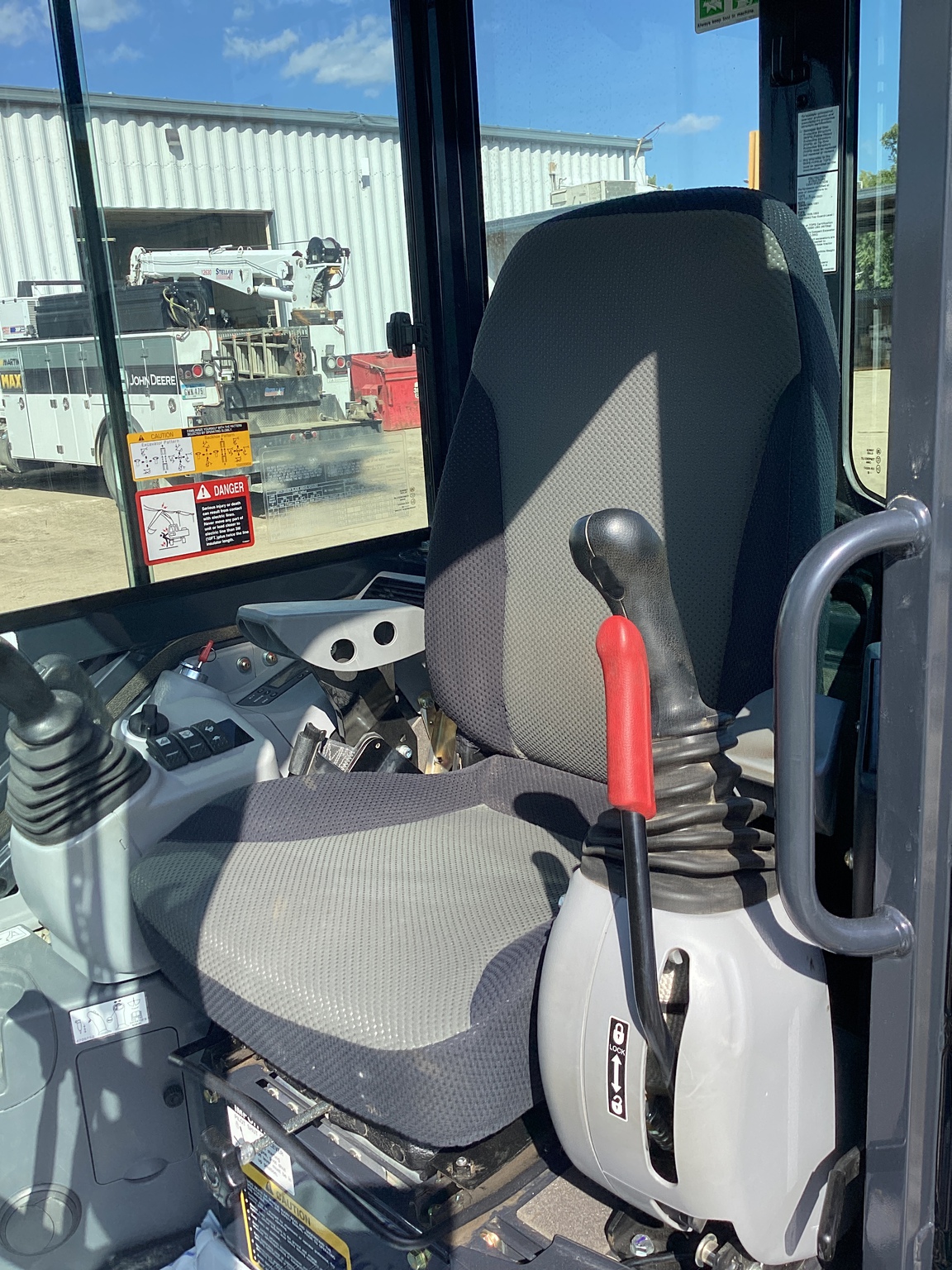 2023 John Deere 35G Image 11