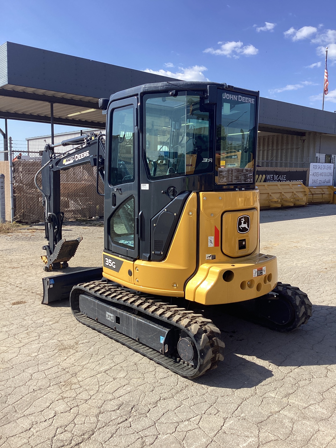 2023 John Deere 35G Image 9