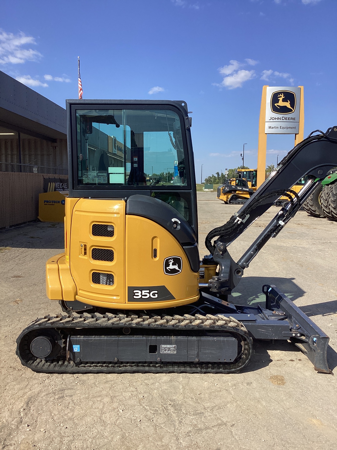 2023 John Deere 35G Image 2