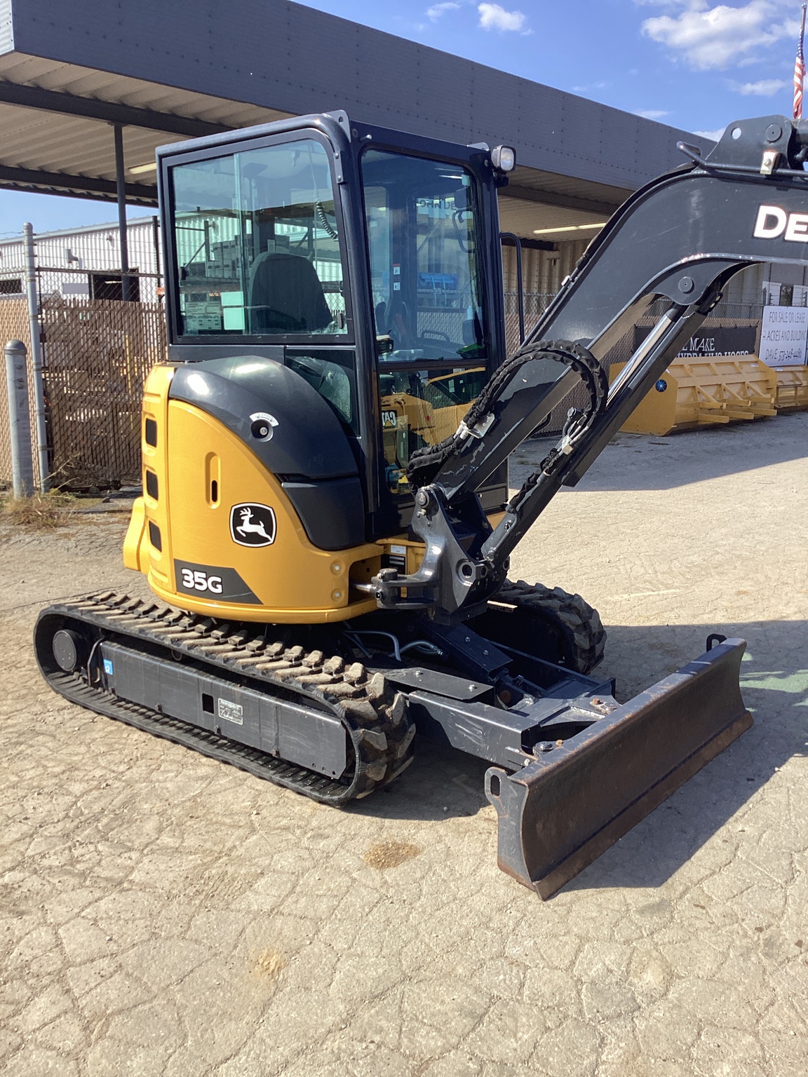 2023 John Deere 35G Image 3
