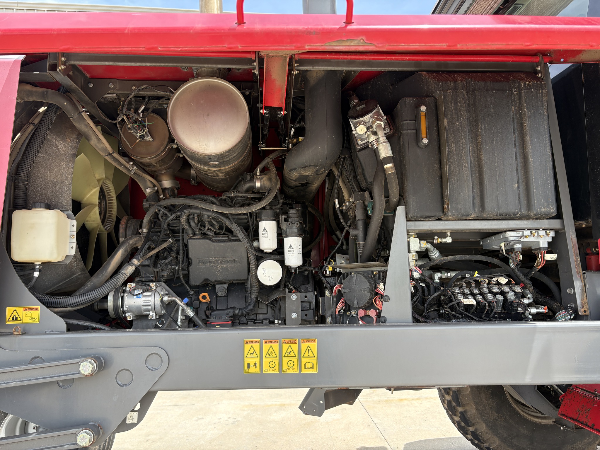 2014 Massey Ferguson WR9760 Image 8