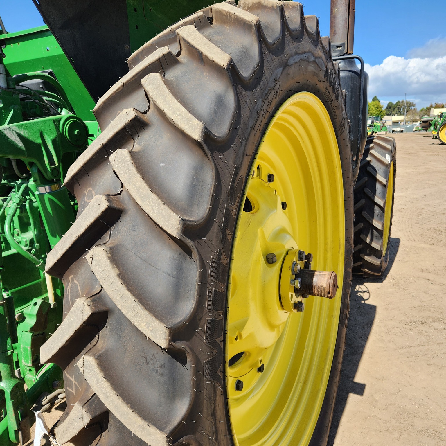 2016 John Deere 6155M Image 9