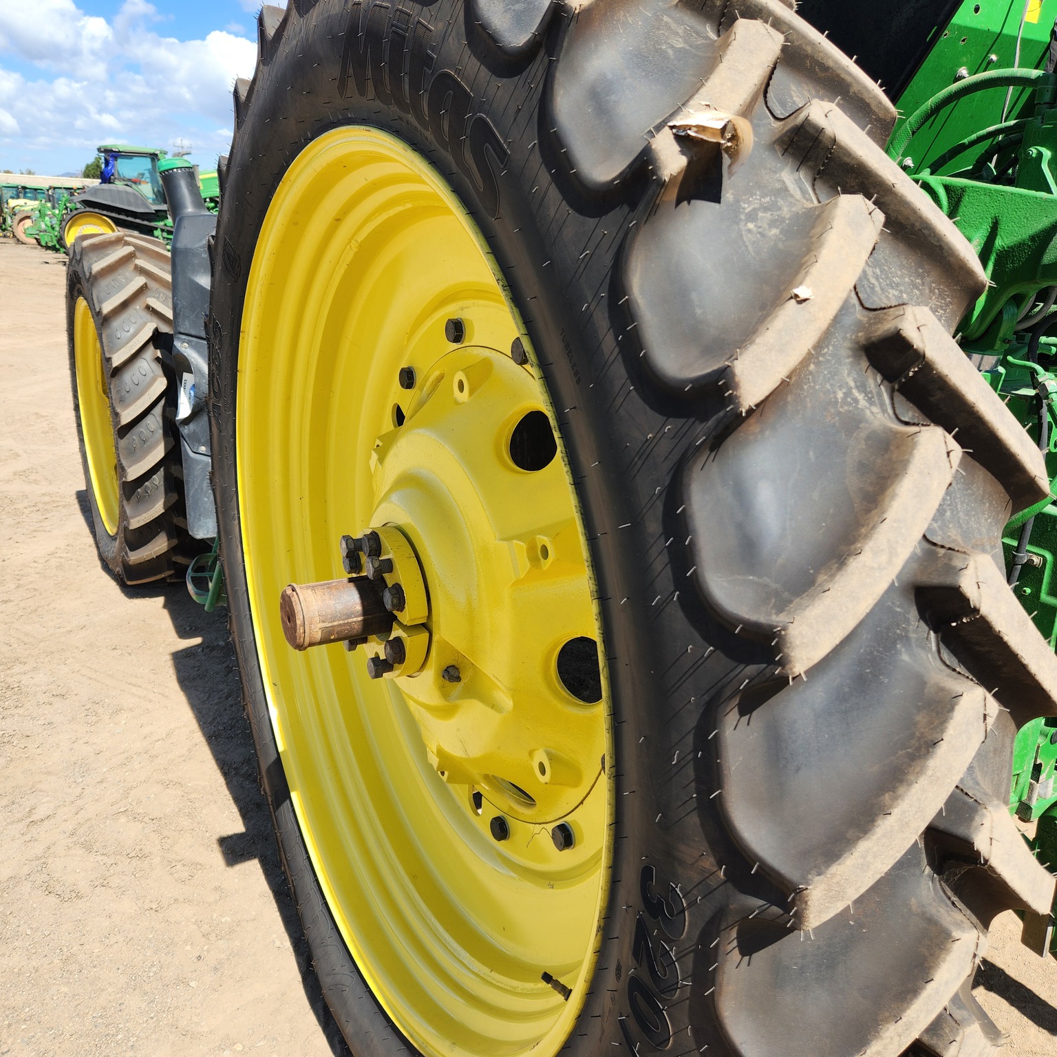 2016 John Deere 6155M Image 10