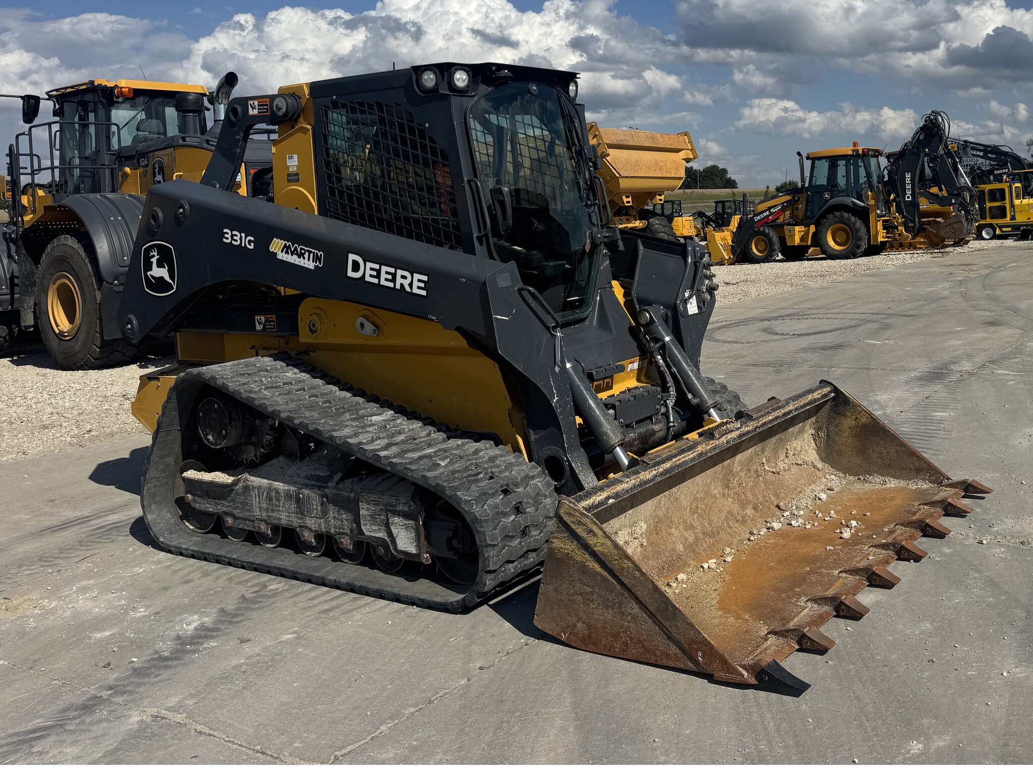 2022 John Deere 331G Image 4