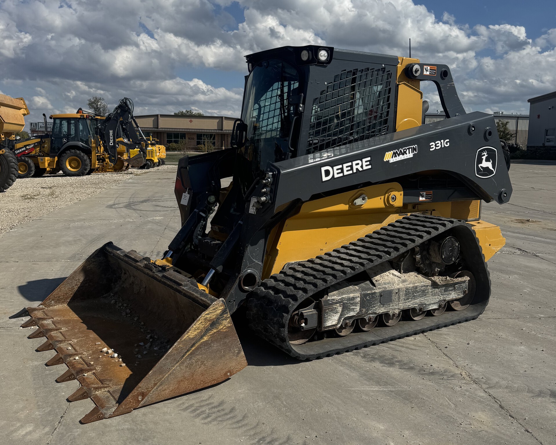 2022 John Deere 331G Image 3