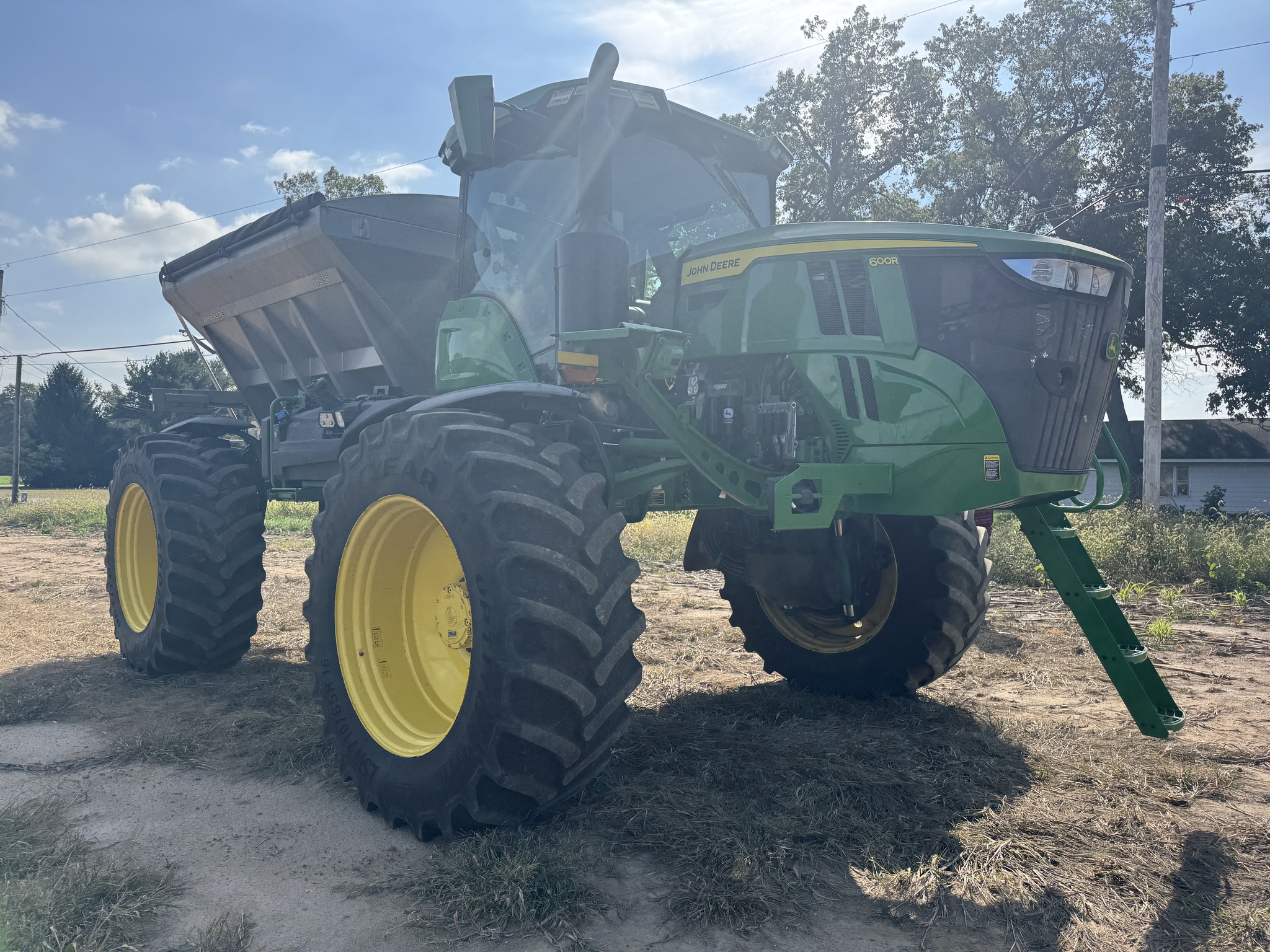 2023 John Deere 600R Image 4