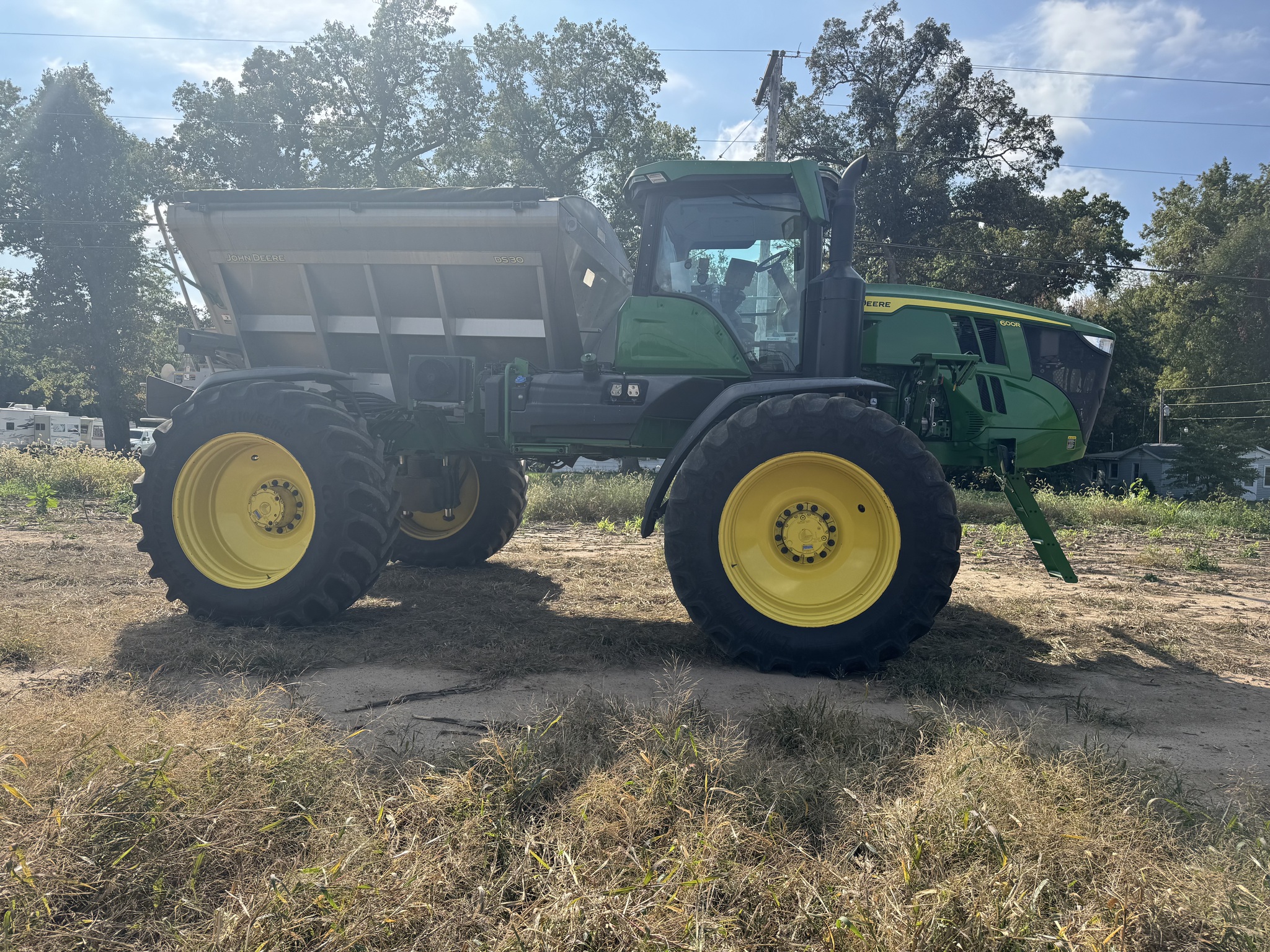 2023 John Deere 600R Image 6