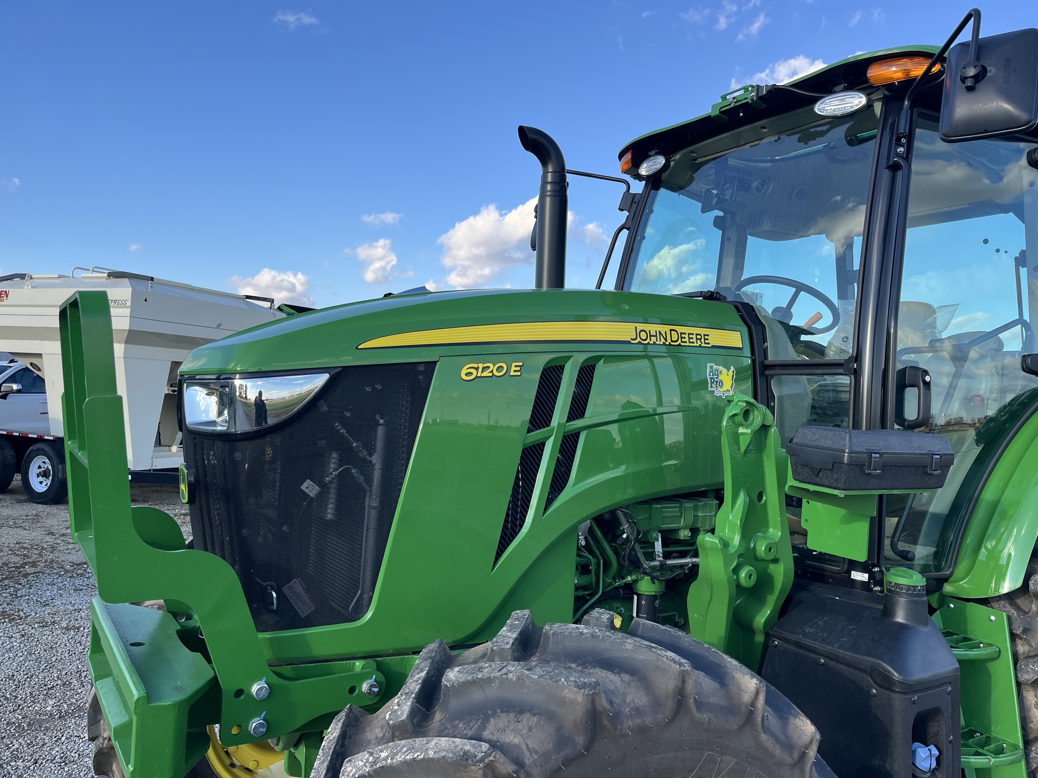 2025 John Deere 6120E Image 11