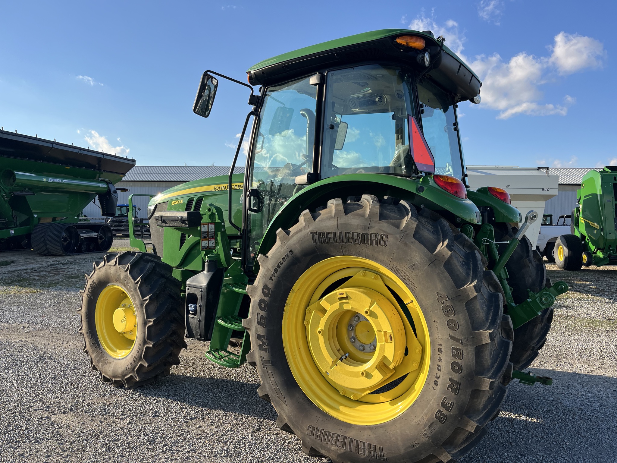 2025 John Deere 6120E Image 12