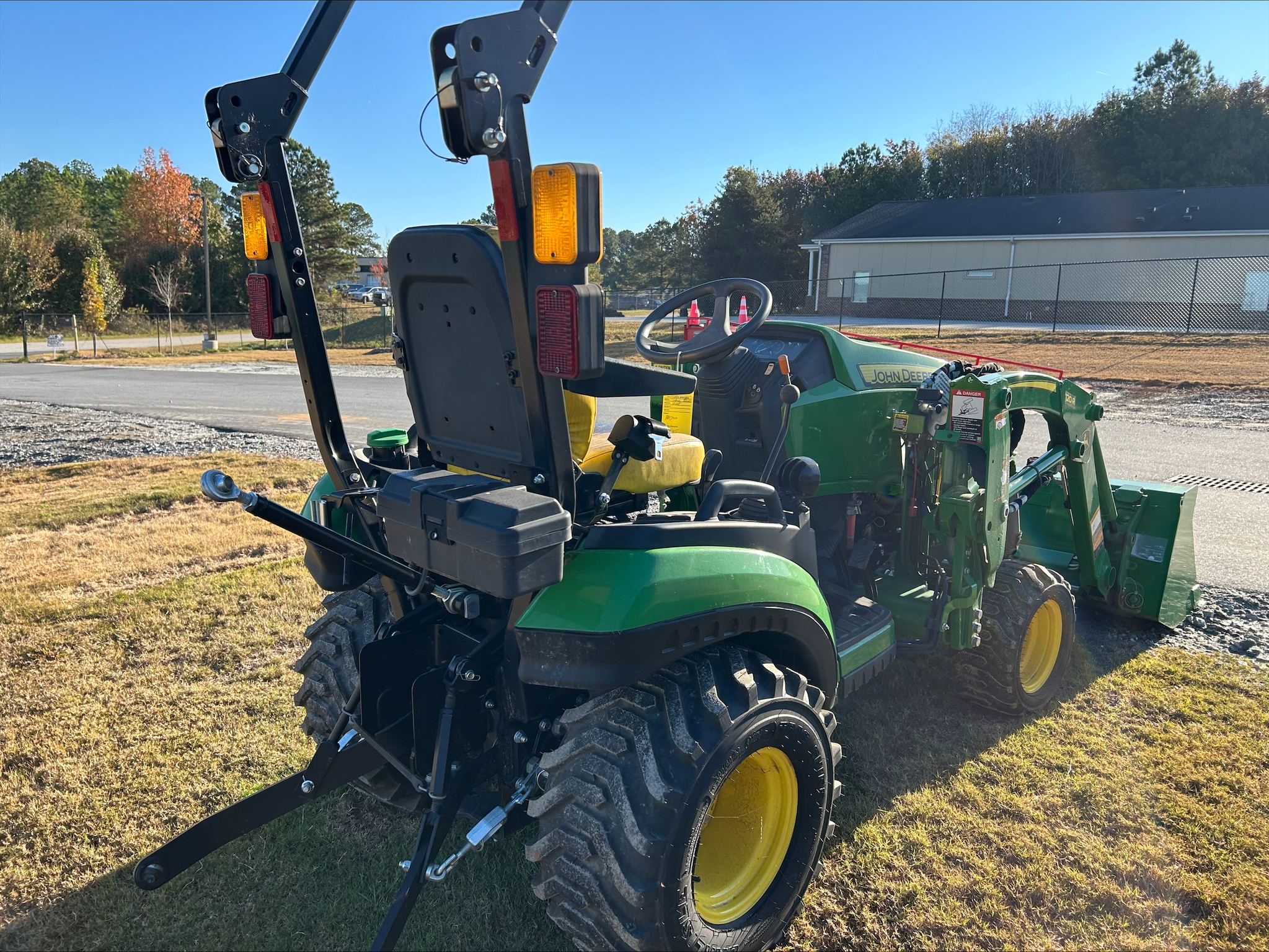 2023 John Deere 1025R Image 1