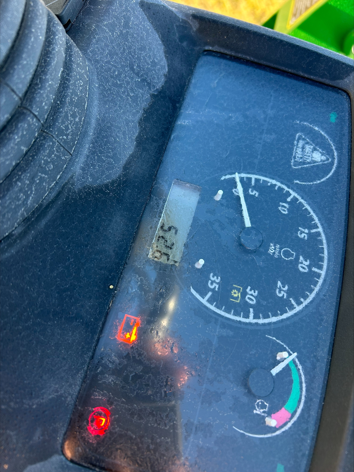 2023 John Deere 1025R Image 6