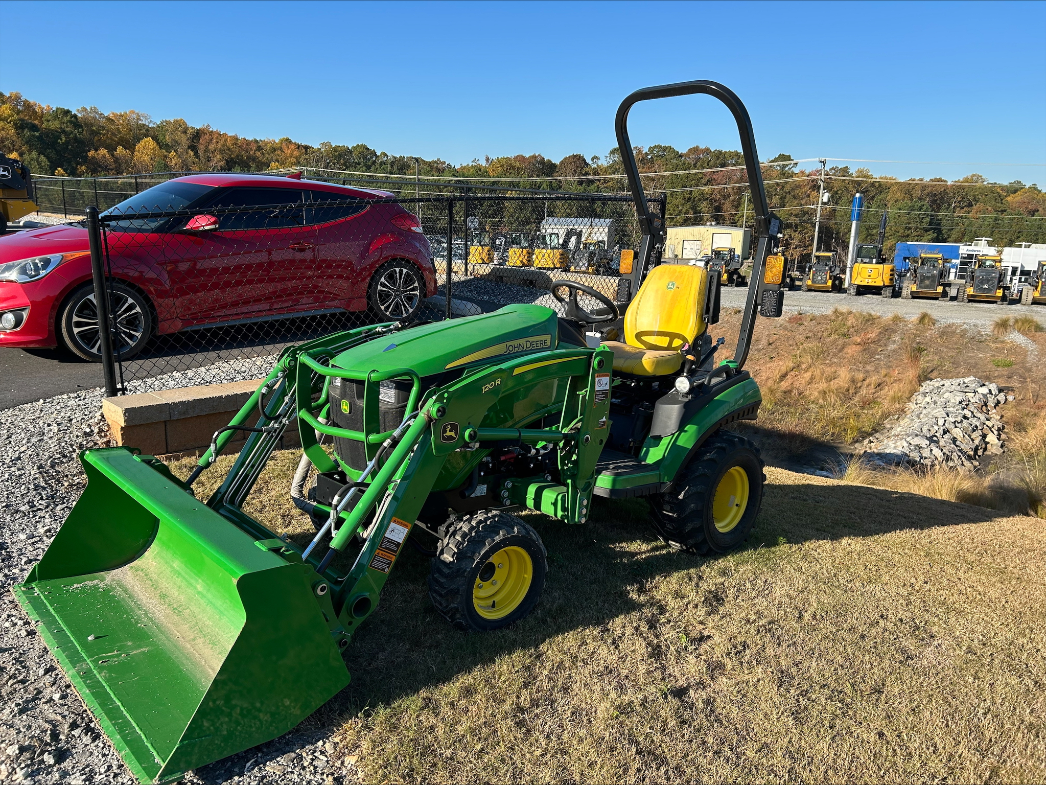 2023 John Deere 1025R Image 3