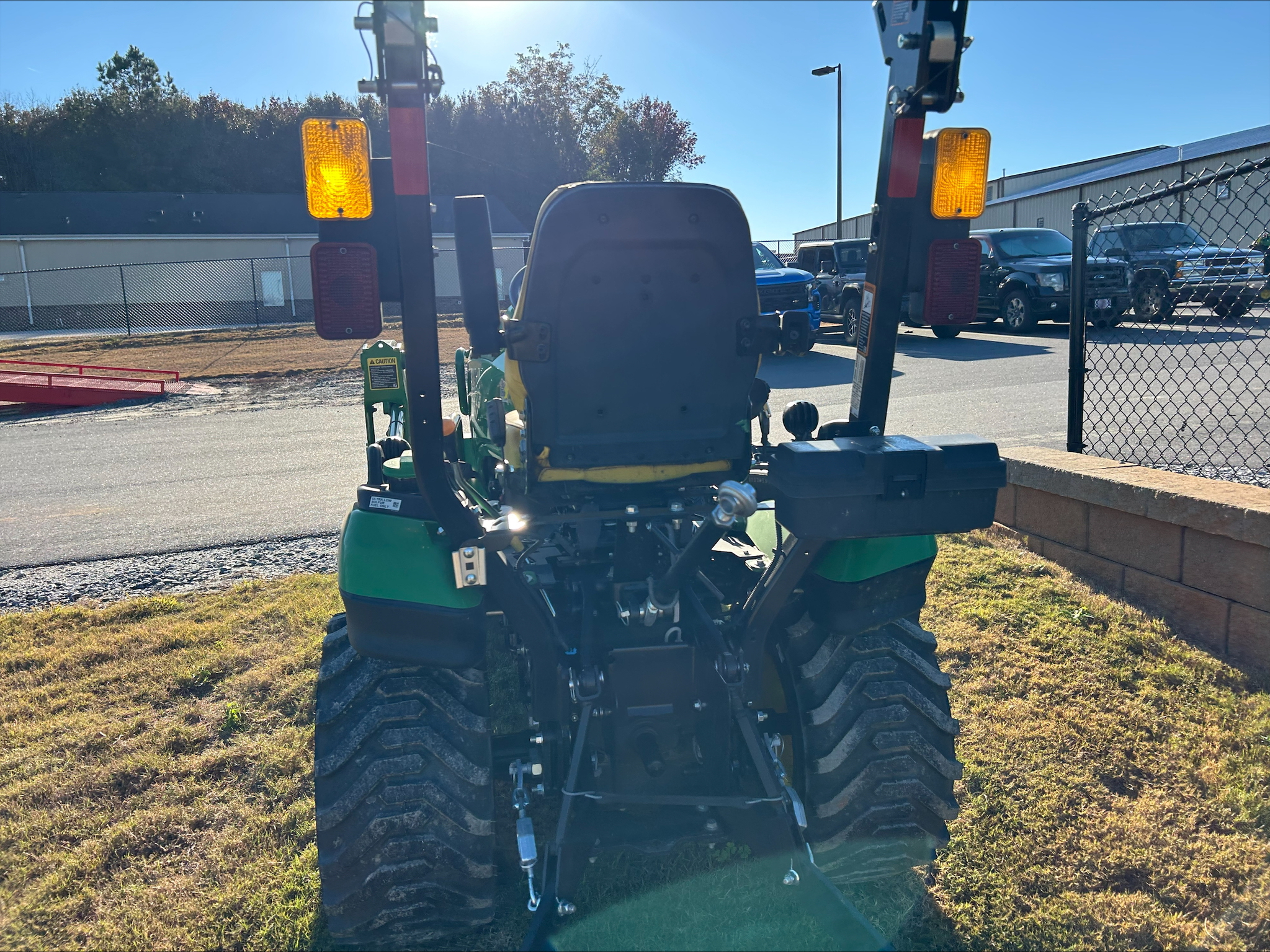 2023 John Deere 1025R Image 5