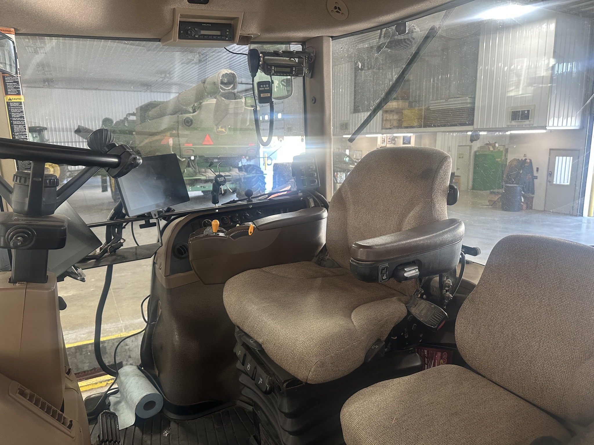 2009 John Deere 8330 Image 4