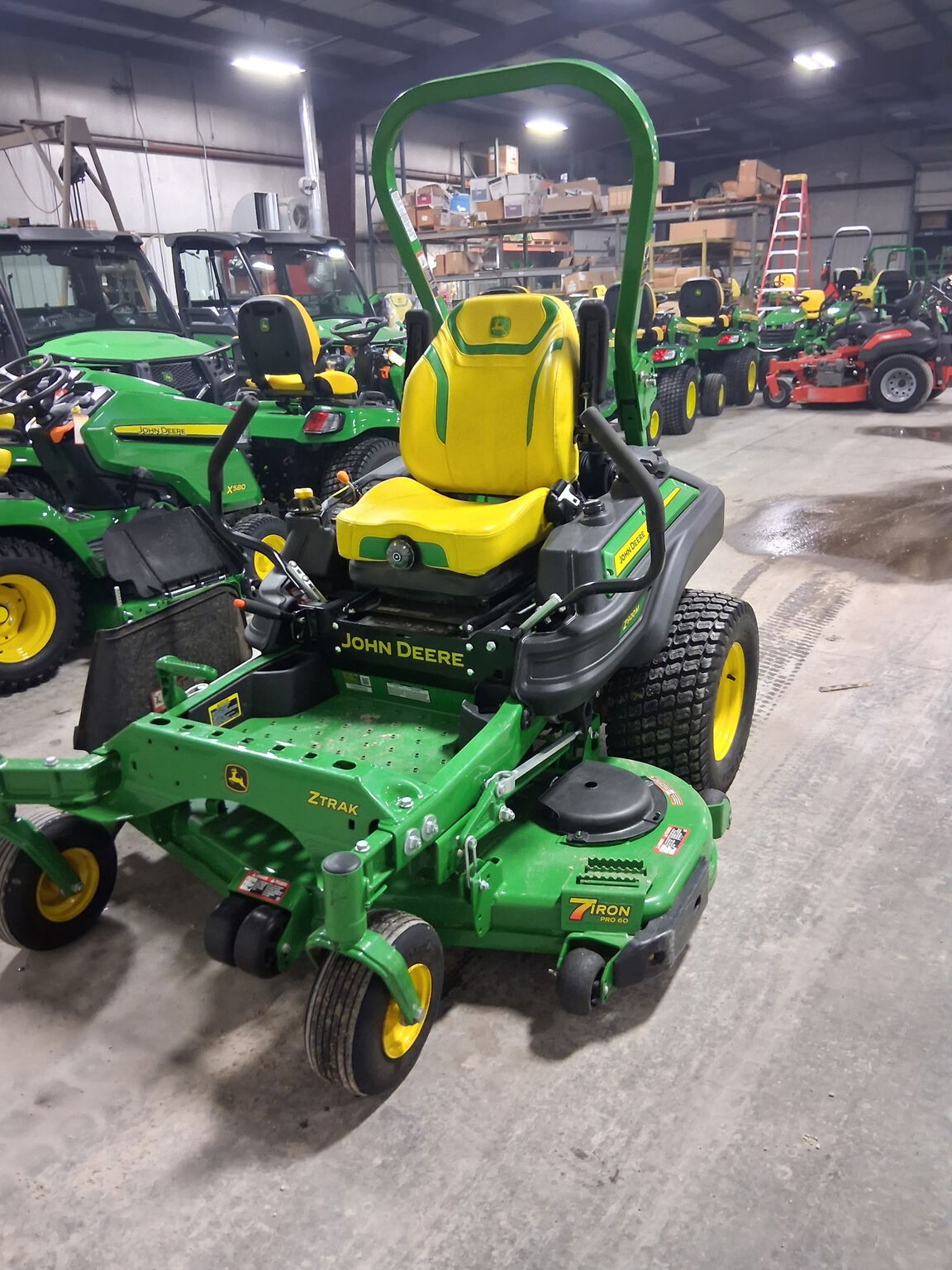 2025 John Deere Z920M Image 3