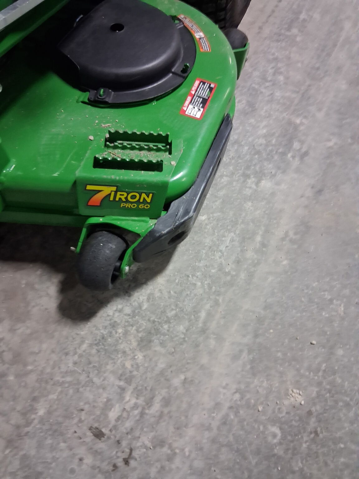 2025 John Deere Z920M Image 5