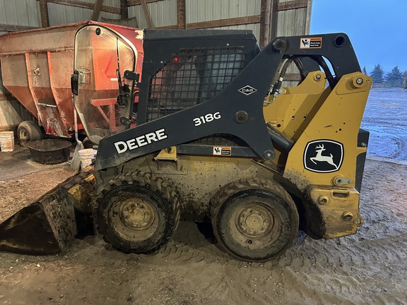  John Deere 318G