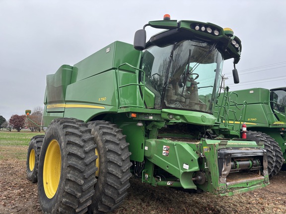 Photo of 2019 John Deere S790
