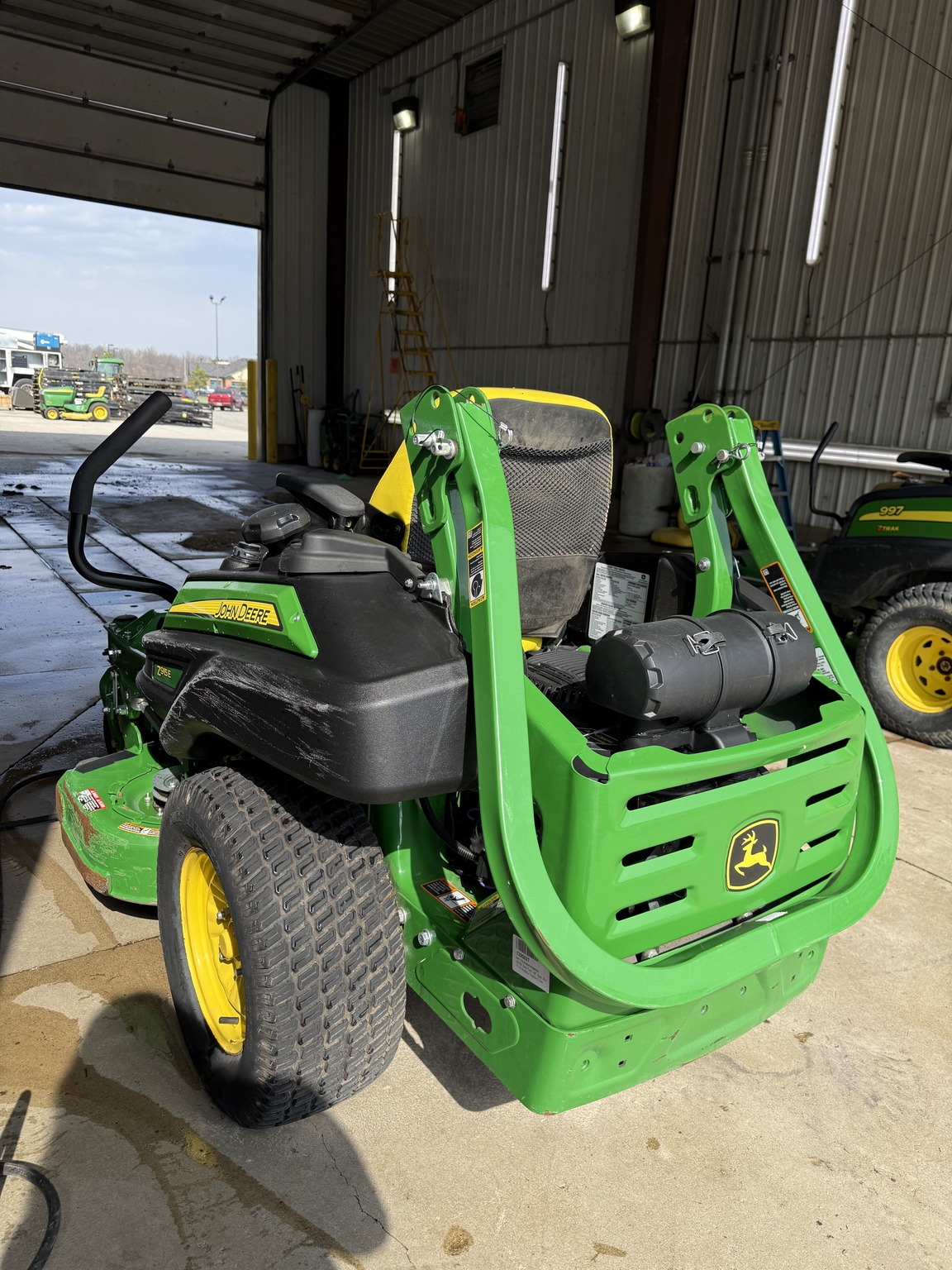 2017 John Deere Z915E Image 4