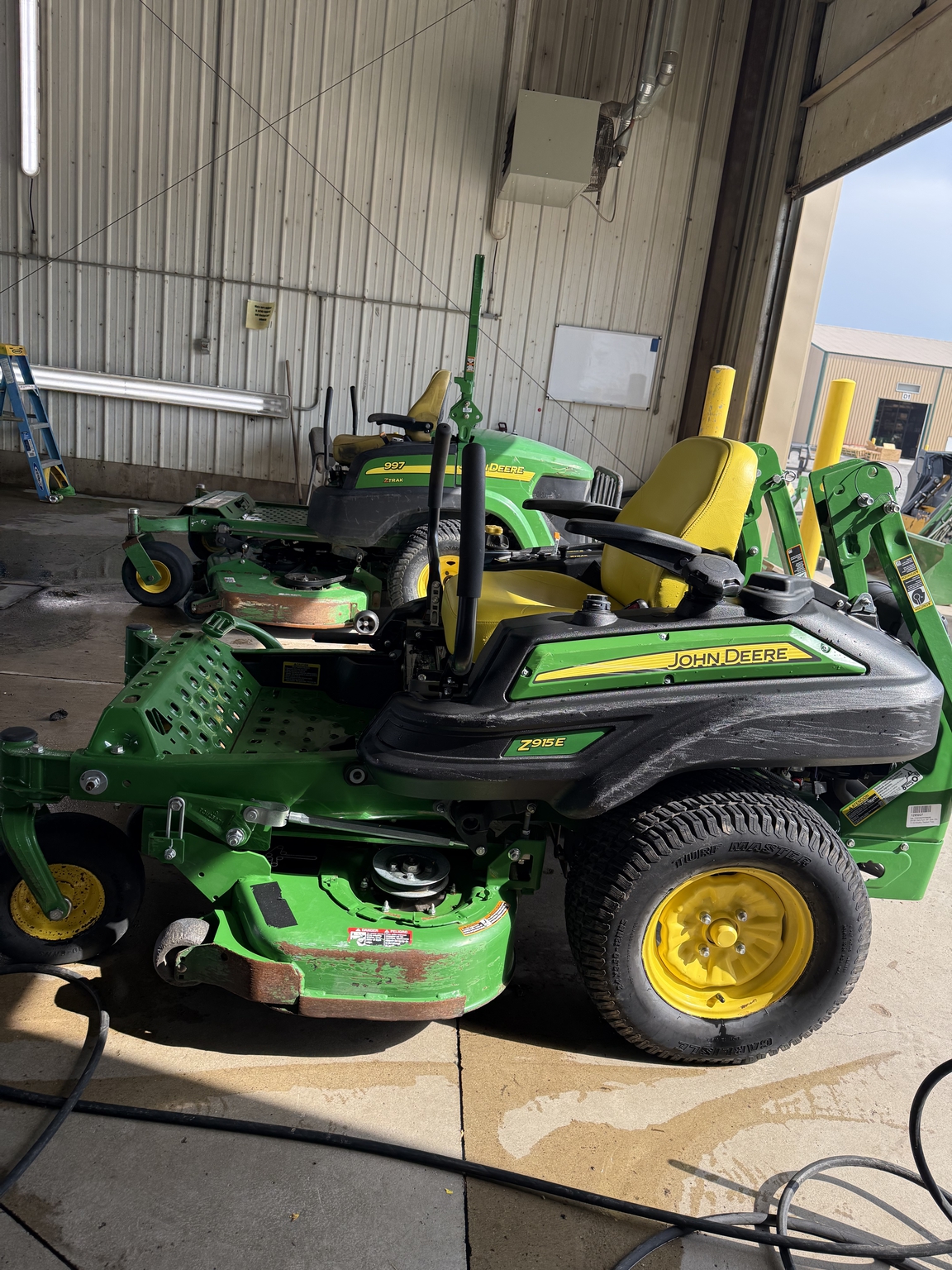2017 John Deere Z915E Image 5