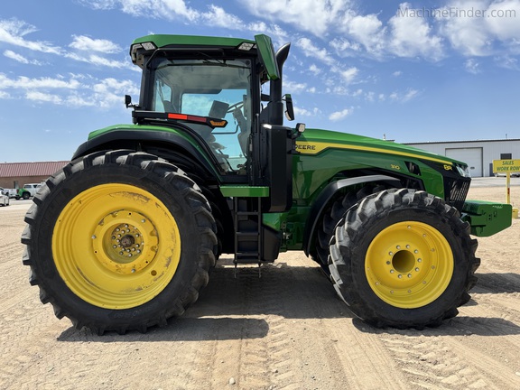 Photo of 2021 John Deere 8R 310