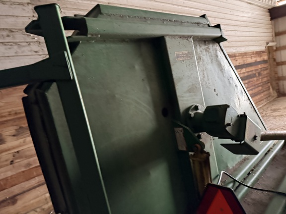 Photo of 1999 John Deere 1518