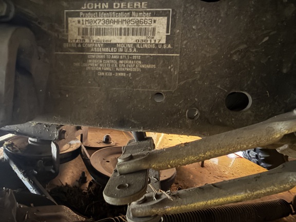 2017 John Deere X738 - Photo6