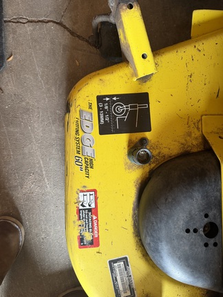 2017 John Deere X738 - Photo8