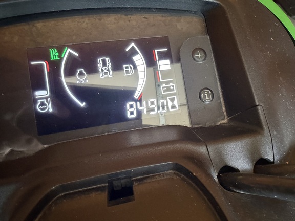 2017 John Deere X738 - Photo10