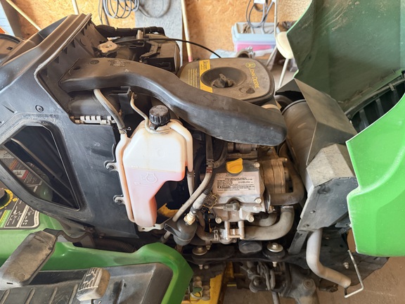 2017 John Deere X738 - Photo12