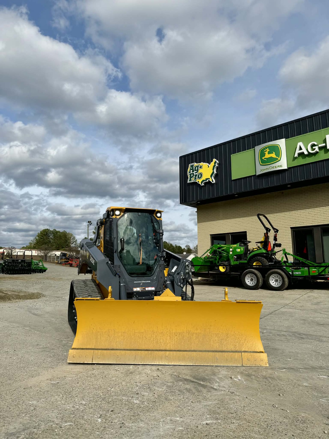 2025 John Deere 333 P Image 3