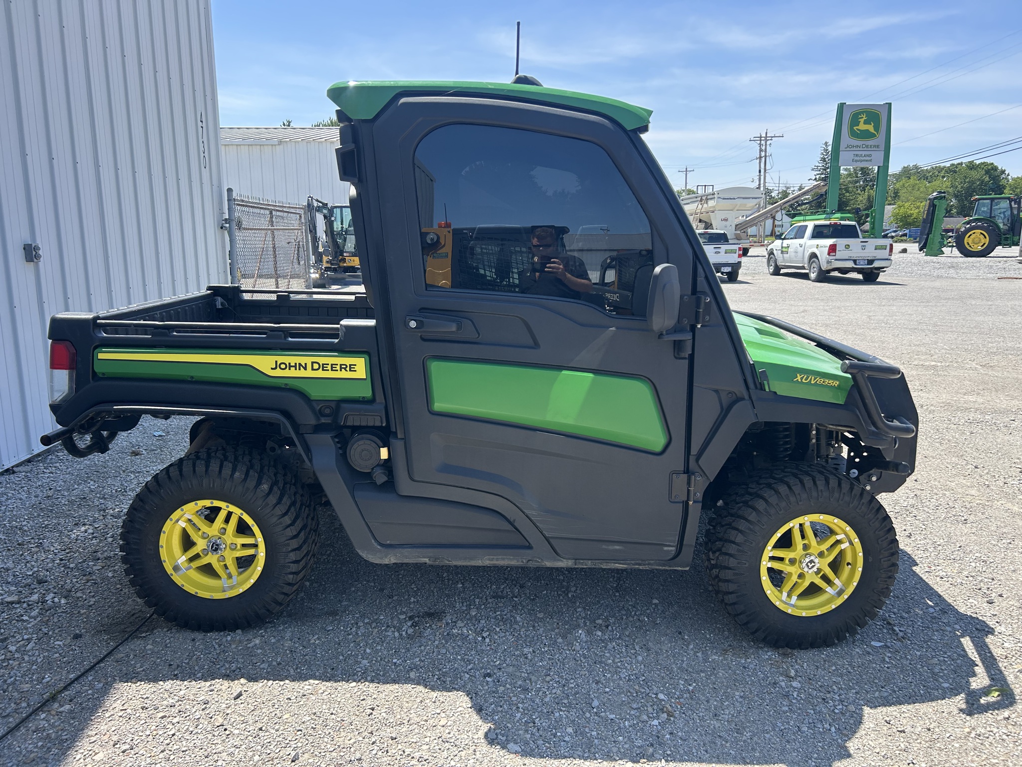 2024 John Deere XUV 835R Image 6
