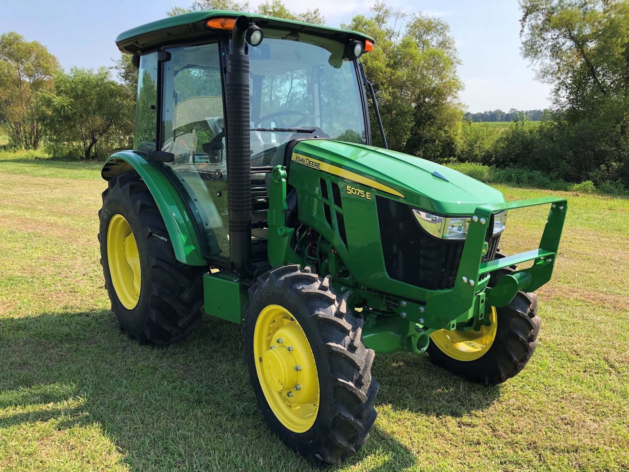 2025 John Deere 5075E Image 4