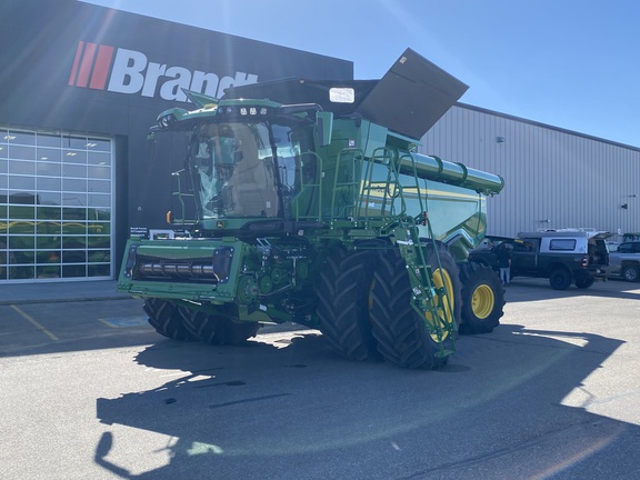 Photo of a 2023 John Deere X9 1000