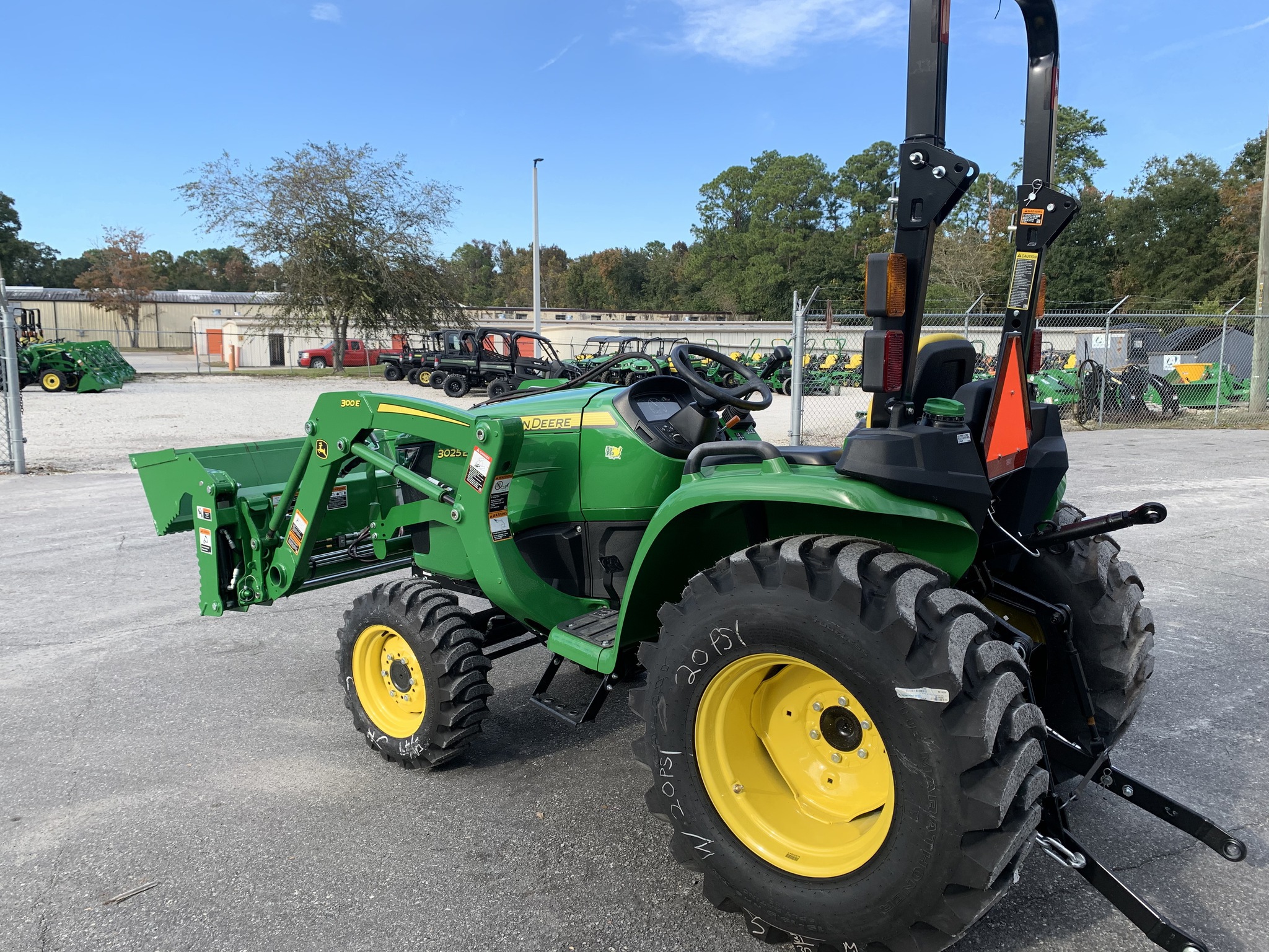 2026 John Deere 3025E Image 5
