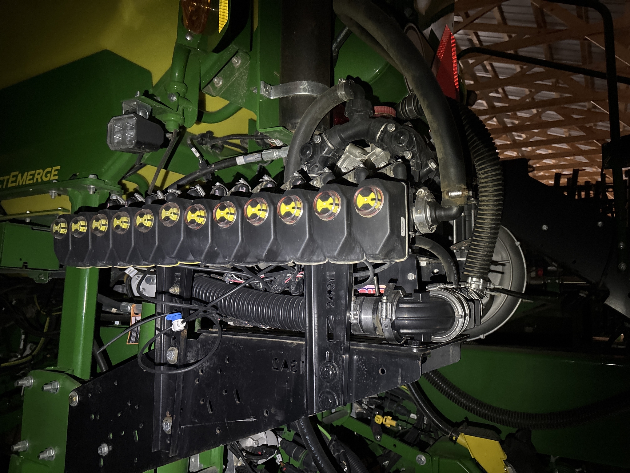Used 2022 John Deere 1775 Planters: Drawn at Koenig Equipment in Anna, OH - PhotoXL3