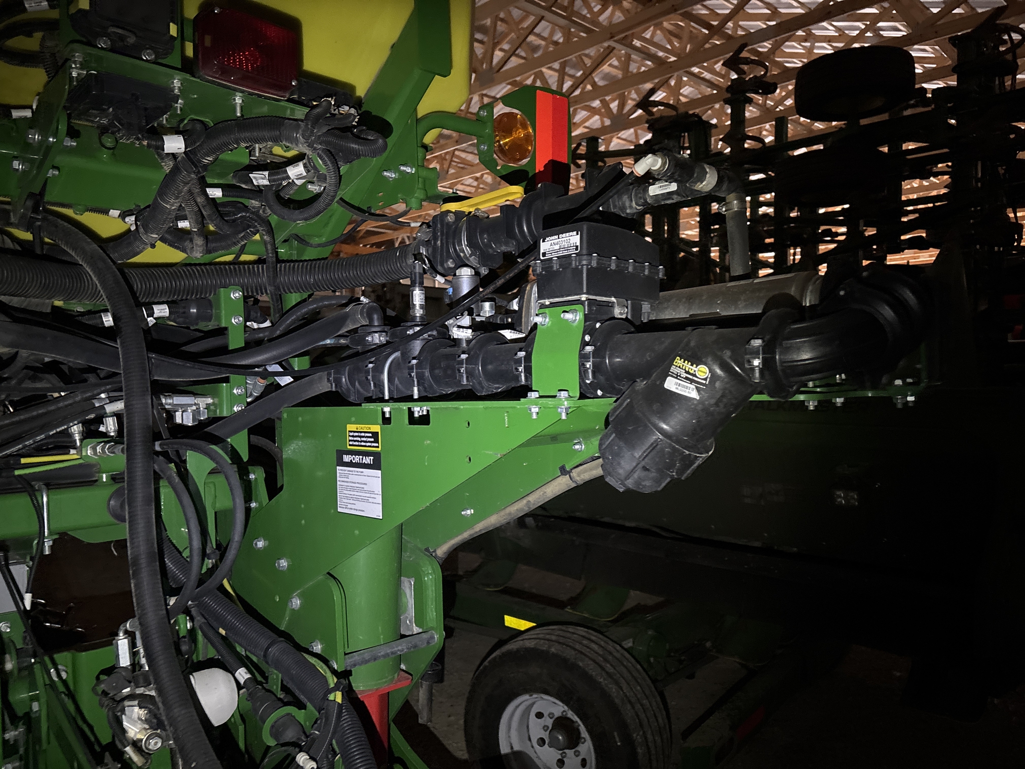 Used 2022 John Deere 1775 Planters: Drawn at Koenig Equipment in Anna, OH - PhotoXL4