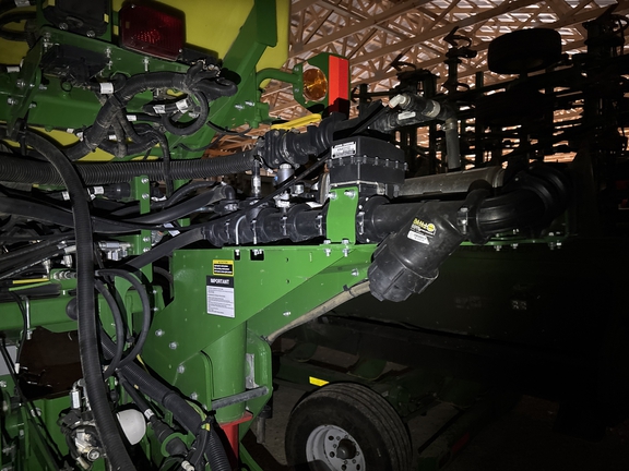 Used 2022 John Deere 1775 Planters: Drawn at Koenig Equipment in Anna, OH - Photo4