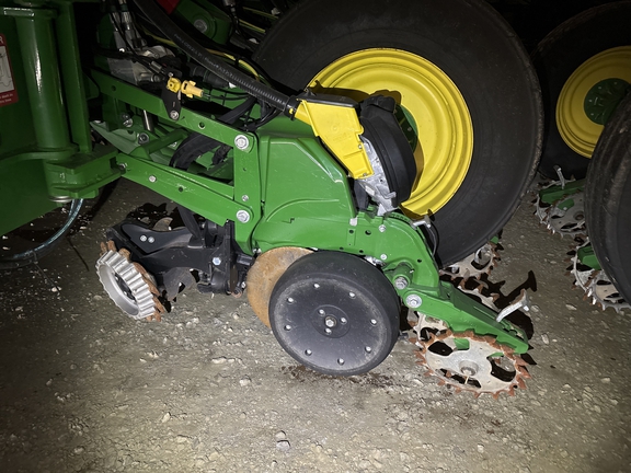 Used 2022 John Deere 1775 Planters: Drawn at Koenig Equipment in Anna, OH - Photo9