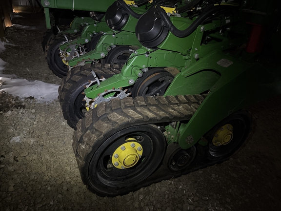 Used 2022 John Deere 1775 Planters: Drawn at Koenig Equipment in Anna, OH - Photo10